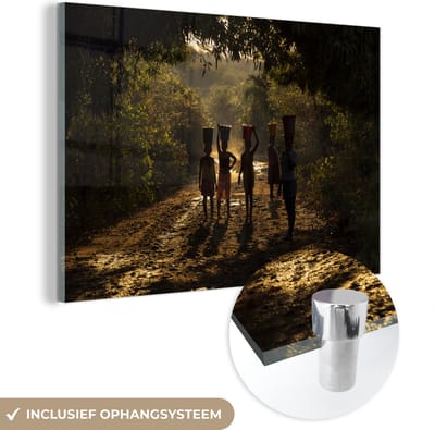 ® Glasschilderij 180x120 cm - Schilderij acrylglas - Silhouet van vrouwen die water dragen in het Afrikaanse Mozambique - Foto op glas - Muurdecoratie woonkamer - Wanddecoratie slaapkamer - Schilderijen