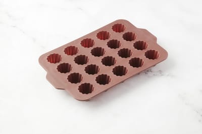 Point-Virgule vorm voor 20 cannelés uit platinum silicone Vintage Maroon 37x23x4cm