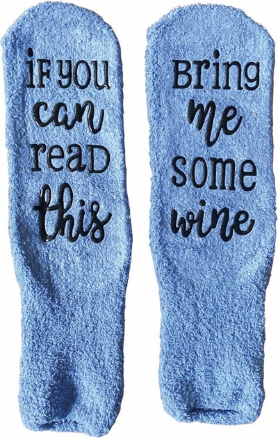 SilverAndCoco - Wijn Sokken / Gekke Vrolijke Foute Blauwe Kleding / Leuke Grappige Happy Dikke Warme Blauw Socks / Huissokken Verjaardag Geschenk accessoires Sok Outfit Katoen / Vrouwen Sinterklaas Schoen Kerst cadeau met Tekst - Bring me Some Wine