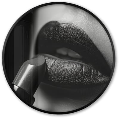 Poster in lijst Rond - Fotolijst 60x60 cm - Posters - Vrouw - Lippenstift - Zwart wit - Make up - Ronde posterlijst zwart - Decoratie - Wanddecoratie woonkamer - Muurdecoratie slaapkamer