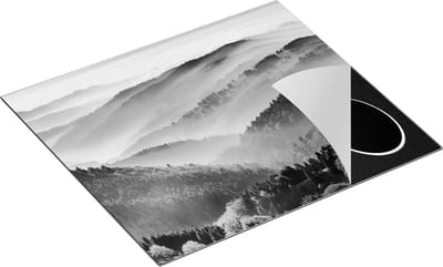 Chefcare Inductie Beschermer Heuvel Landschap van het Zwarte Wout Bos - Zwart Wit - 60x50 cm - Afdekplaat Inductie - Kookplaat Beschermer - Inductie Mat