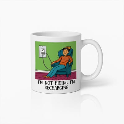Ik Verstop Me Niet, Ik Laad Op 330ml Koffiemok – Grappig Cadeau voor Ontspanning en Stressvermindering