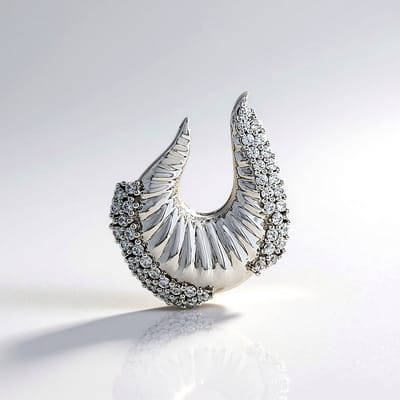 Cavill - Halve Maan Hanger - 925 Sterling Zilver Geplatineerd - 43 Cambodjaanse Zirkonen 0,858 ct - Monosono Collection - Elegant Sieraad