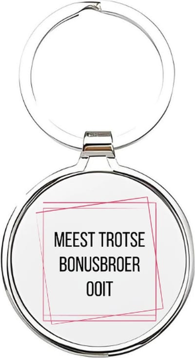 Akyol - meest trotse bonusbroer ooit Sleutelhanger - Broer - de leukste broer - broer sleutelhanger - broers sleutelhanger - sleutelhanger voor je broer - familie sleutelhanger - verjaardagscadeautje - broer cadeau - brother - broertje - 4 x 7,5 CM