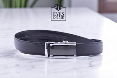 Zwarte lederen riem zonder gaatjes met automatische gesp voor heren ( Model N302 )
