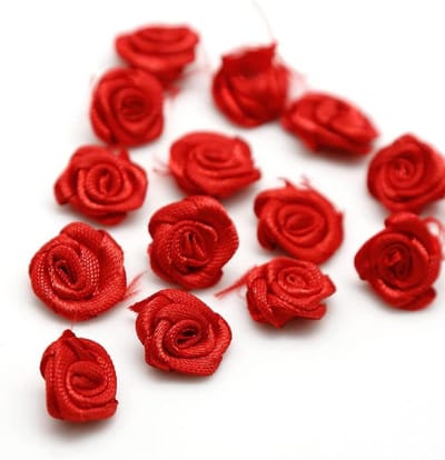 MK Stoer - Kunstbloemenmix - Decoratieve - Past perfect - 50 stuks - Roze en wit - DIY - Bloemstukken - Geschikt voor knutselen met bloemen - Mini decoratie bloemen - Satijnen bloemen - Rozenhoofdjes, 1,2 cm, assortiment van kleine bloemen