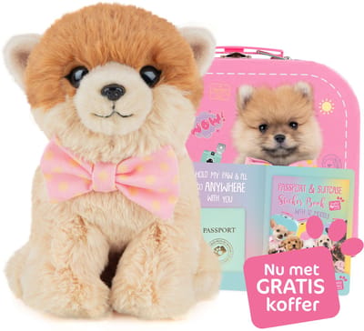 Studio Pets® PomPom Pomeriaan knuffel 16 cm set met GRATIS koffertje – hond knuffel met strik, paspoort, stickerboek en roze kartonnen koffertje