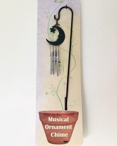 Nature's Melody windgong maan hangend op tuin prikker.9x46c0.5cm. Metalen Tuinsteker. tuindecoratie. Tuinsteker windgong met uil. U krijgt nog een windgong 7x17x2cm van sleepy hollow  gratis bij.