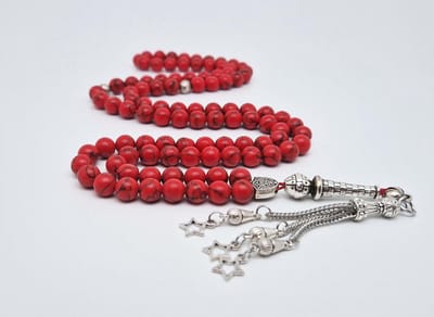 Handgemaakte tesbih "Tasbih" natuursteen "Rode howliet" - Aantal kralen 99 - Diameter kralen 8MM - met metaal tassel "Kleine sterren" - Een mooi cadeau-idee