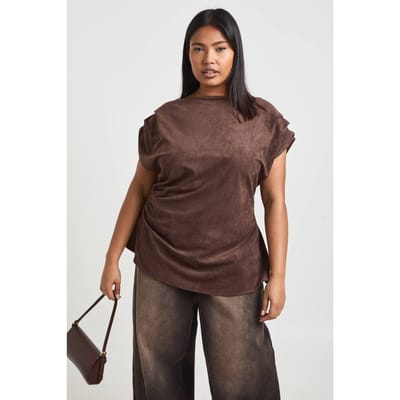 boohoo Dames Plus Suede Gerimpeld Shirt Met Korte Mouwen | Chocoladebruin | Maat: 44