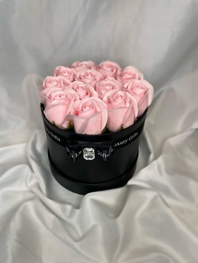 AG Luxurygifts rozen box - flower box - Moederdag cadeau - soap roses - luxe - Valentijnsdag - liefde - Moederdag - roze - zwart