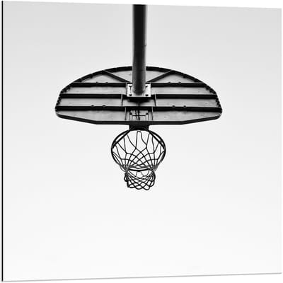 Dibond - Onderkant Basketbalbasket (zwart/wit) - 80x80cm Foto op Aluminium (Wanddecoratie van metaal)