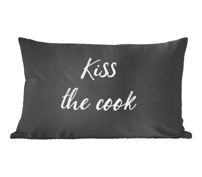 Sierkussens - Kussentjes Woonkamer - 60x40 cm - Quotes - Spreuken - Zoen - Kiss the cook - Kok