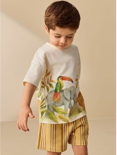 Next - Jongens - Set van T-shirt met korte mouwen en rugprint en short - Geel