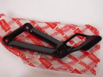 voetsteunplaat links voor aprilia 650 pegaso 1992 - 1996 ap8135825 nieuw