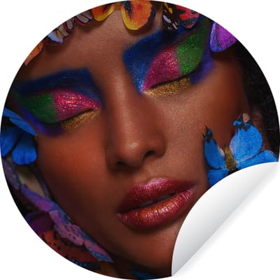 WallCircle - Muurstickers - Behangcirkel - Vrouw - Oogschaduw - Vlinders - 100x100 cm - Muurcirkel - Zelfklevend - Ronde Behangsticker XXL
