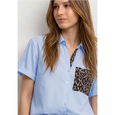 Overhemdblouse met korte mouwen en leodetails