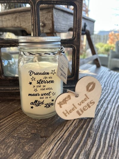 Creaties van Hier - Black & White scented candles Vrienden met houten hartje – 13,5 cm – vanille