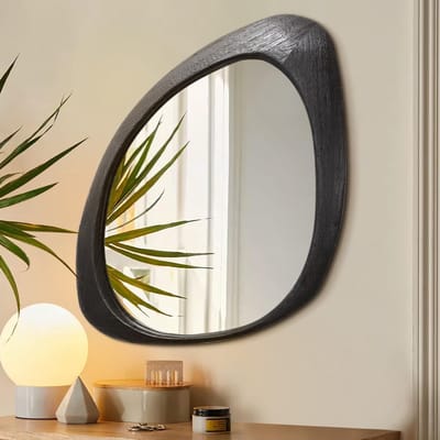 Onregelmatige Wandspiegel 65 L x 45 cm, Zwart Asymmetrisch, Modern Houten Frame, Geschikt voor Badkamer, Slaapkamer en Woonkamer