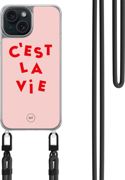Hoesje met koord geschikt voor iPhone 15 - C'est la vie - Inclusief zwart koord - Crossbody beschermhoes - Transparant, Roze - Mooie Telefoonhoesjes