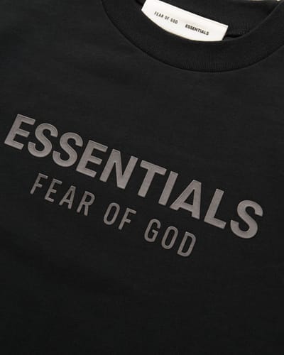 CLASSIC CREW NECK TEE