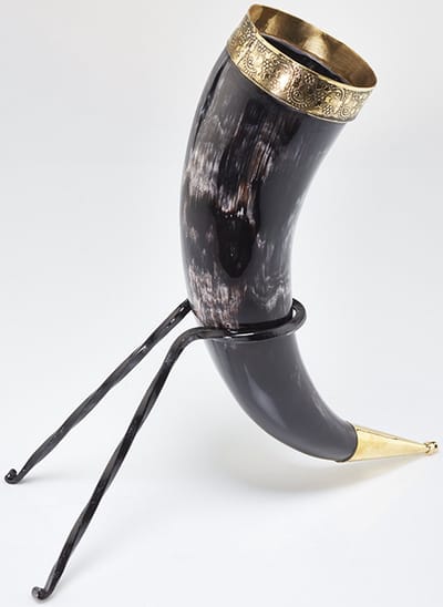 Viking Drinkhoorn, Vikings, Game of Thrones, House of stark, Hoorn, Bier hoorn, Dikke Gouden rand, Viking Drinkbeker, vikingen, Hoorn, Buffalo & Oss, 400 ml - 600 ml, Stoer, Mancave, Deco, Fair Trade, Cave & Garden