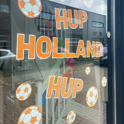 Raamstickers voor het WL 2026 Hup holland hup Versiering HERBRUIKBAAR - Oranje versiering voetbal - Oranje vlaggetjes - EK/WK versiering nederland raam - Nederlandse elftal versiering