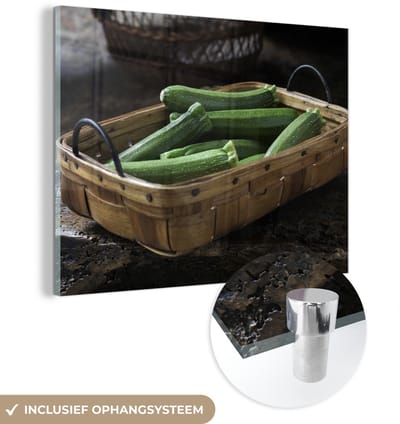 ® Glasschilderij 160x120 cm - Schilderij acrylglas - Meerdere courgettes in een schattig mandje van hout - Foto op glas - Muurdecoratie woonkamer - Wanddecoratie slaapkamer - Schilderijen