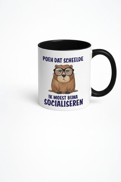 Poeh Dat Scheelde Socialiseren Mok 330ml – Witte Keramische Koffiemok met Zwarte Oor – Grappige Nederlandse Quote met Kat Design Cadeau