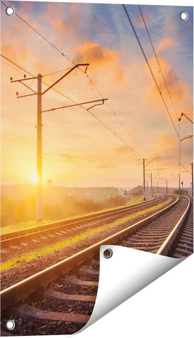 Gards Tuinposter Rails Spoorweg bij Zonsondergang - 40x60 cm - Tuindoek - Tuindecoratie - Wanddecoratie buiten - Tuinschilderij