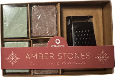 CreaScents Amber Stones – Geurblokjes Cadeauset – Cinnamon & Patchouli – Set van 4 met Geurrasp – Handgemaakt – Tot 12 Maanden Geur – Voor Woonkamer, Toilet, Kast