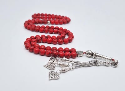 Handgemaakte tesbih "Tasbih" natuursteen "Rode howliet" - Aantal kralen 99 - Diameter kralen 8MM - met metaal tassel "Harten" - Een mooi cadeau-idee