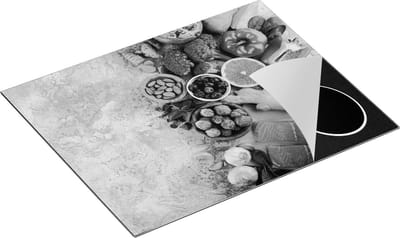 Chefcare Inductie Beschermer Groentes met Vis op Grijze Marmer - Zwart Wit - 65x50 cm - Afdekplaat Inductie - Kookplaat Beschermer - Inductie Mat