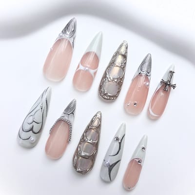 GimmeClawz Press On Nails - Fake nails - Handgemaakte Press-On Nagels - 24 Plakstickers, Zilver en Witte Lange Almond Nagels - Silver Serenade- Maat XS