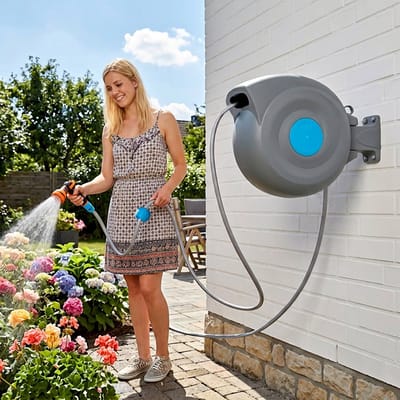 Slanghaspel - 20 Meter Wandmontage Automatisch - Met 9-Standige Sproeikop & 180° Zwenking - Blauw
