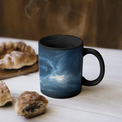 Magische Mok - Foto op Warmte Mokken - Koffiemok - Tornado - Duister - Wolken - Magic Mok - Beker - 350 ML - Theemok