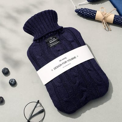 Luxe Warmwaterkruik 2000ml met Zachte Gebreide Hoes – Warm en Koud Gebruik, Veilig en Comfortabel- Indigo