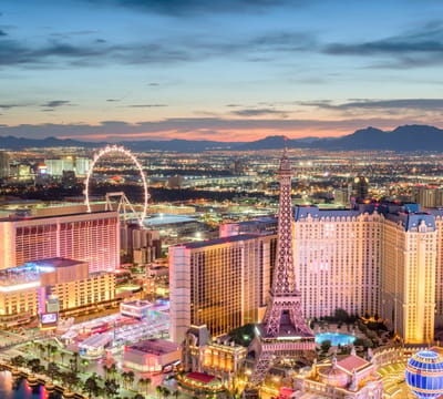 Luchtfoto van de Las Vegas Strip met zicht op The Mirage - Fotobehang (in banen) - 250 x 260 cm
