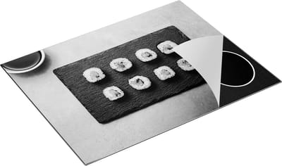 Chefcare Inductie Beschermer Sushi Rolls op een Grijze Achtergrond - Zwart Wit - 77x59 cm - Afdekplaat Inductie - Kookplaat Beschermer - Inductie Mat