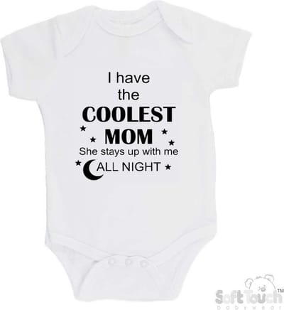 100% katoenen Romper "I have the coolest mom She stays up with me all night" Unisex Katoen Wit/zwart Maat 56/62