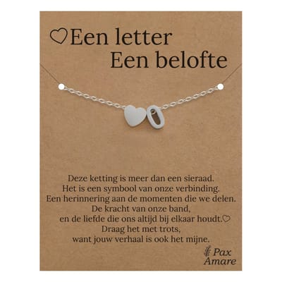 Letter O Armband op Cadeau Kaartje - Een letter, een belofte - 15,5cm + 5,5cm verstelbaar Zilverkleurig Stainless Steel - Initiaal & Hartje Hanger - Pax Amare