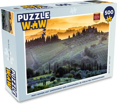 Puzzel Mist boven het ommuurde San Gimignano in Italië bij zonsopgang - Legpuzzel - Puzzel 500 stukjes