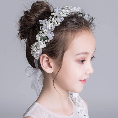 Elegante witte bloemen haaraccessoire met parels en kristallen voor bruiloften en speciale gelegenheden voor meisjes