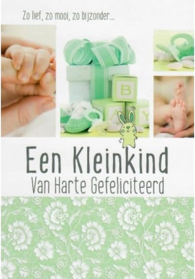 Een kleinkind! Van harte gefeliciteerd. Zo lief, zo mooi, zo bijzonder… Een schattige kaart met een babyvoetje, handje en een speen met sokjes. Een dubbele wenskaart inclusief envelop en in folie verpakt.