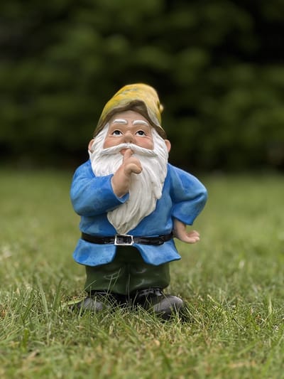 Kabouter stil ssst 23 cm hoog - polyester - fleurig- gnome - lente - zomer - decoratie - interieurdecoratie - tuindecoratie - cadeau - geschenk - voor haar - Moederdag - Vaderdag - Verjaardag - Nieuwjaar - Kerst - Pasen