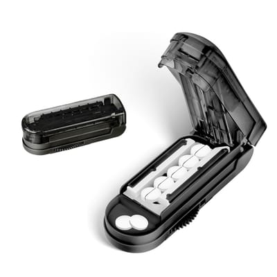 QTTVBTNA - Multifunctionele Pillensnijder - Pillensplijter - Veilig & Nauwkeurig - Voor Grote & Kleine Tabletten - Meerdere Pillen Tegelijk - Zwart - 10,8x4,8x3,6cm – 1 Stuk