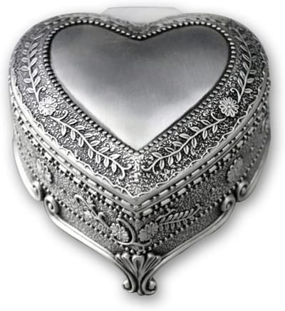 BinkeGG Tin Alloy Heart Shaped Wind Up Music Box with Sankyo Musical Mechanism Tune: Davy Jones (Pirates of The Caribbean)