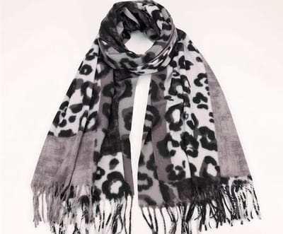 Lange dames wintersjaal Simone panterprint zwart wit grijs antraciet