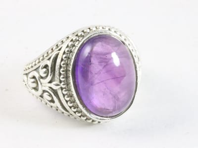 Zware bewerkte zilveren ring met amethist - maat 19