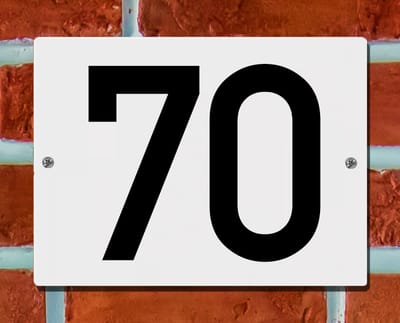 Huisnummerbord Wit - Nummer 70 - 15 x 12 cm - incl. bevestiging | - naambord - nummerbord - voordeur